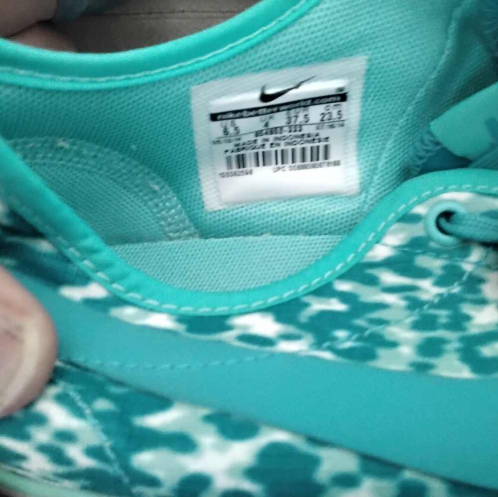 Nike teal camo size 6.5